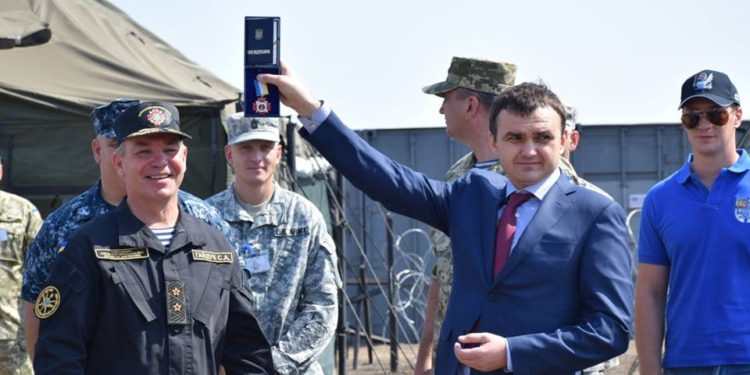 Губернатора Николаевщины наградили Почетным знаком «За содействие Военно-Морским Силам Украины»