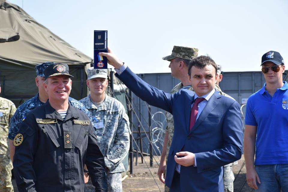 Губернатора Николаевщины наградили Почетным знаком «За содействие Военно-Морским Силам Украины» 7