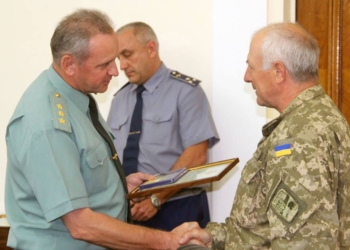 В Киеве волонтерам вручили награды Минобороны. Среди награжденных – двое николаевцев