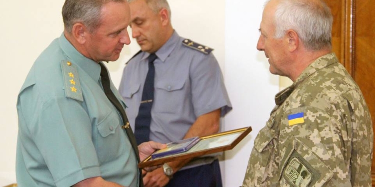 В Киеве волонтерам вручили награды Минобороны. Среди награжденных – двое николаевцев