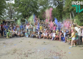 В николаевском Парке Победы прошел «Фестиваль красок»