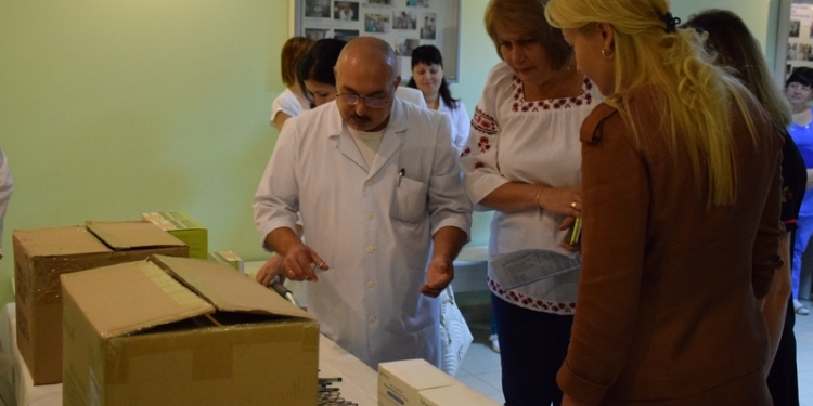 БФ «Нова Країна» передал двум Николаевским детским больницам гуманитарный груз