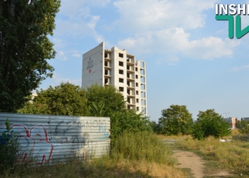 Николаевский краевед устроил для СМИ экскурсию по недострою, где этим летом погибли двое подростков