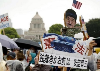 В Японии около 120 тыс. людей протестуют против расширения полномочий сил самообороны