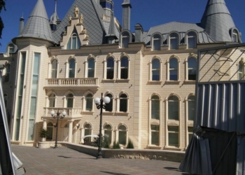 Одесситы штурмом взяли «Замок Гарри Поттера» – особняк Сергея Кивалова