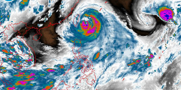Над Китаем – мощнейший тайфун Соуделор: эпичное видео из космоса