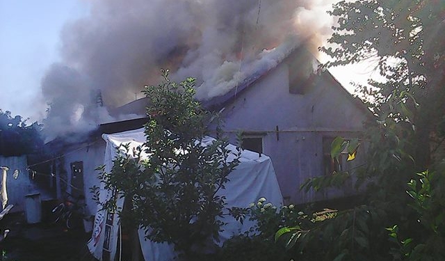 В Николаеве на ул.Танкистов горел жилой дом, а в селе Кумары – хозпостройка и сухая трава вокруг