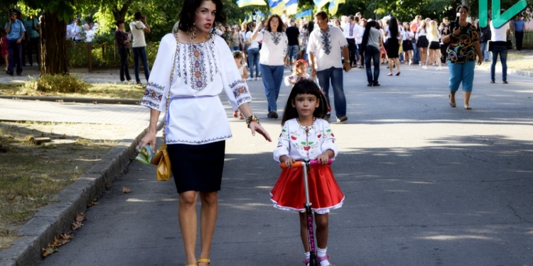 «Одна, єдина, соборна Україна»: тысяча николаевцев приняла участие в Марше вышиванок