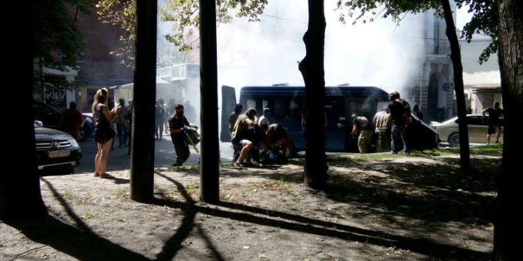 В Харькове под офисом “Оппозиционного блока” стреляли. Причем, “и те, и эти”