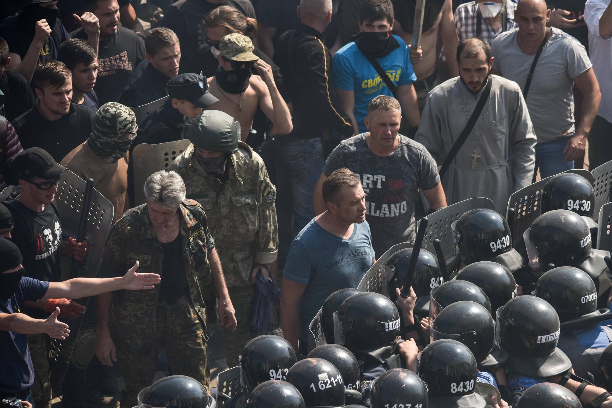 Кличко: В ходе столкновений под Радой погиб правоохранитель