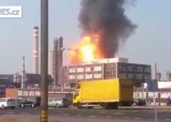 В Чехии взорвался нефтеперерабатывающий завод, объявлен максимальный уровень тревоги