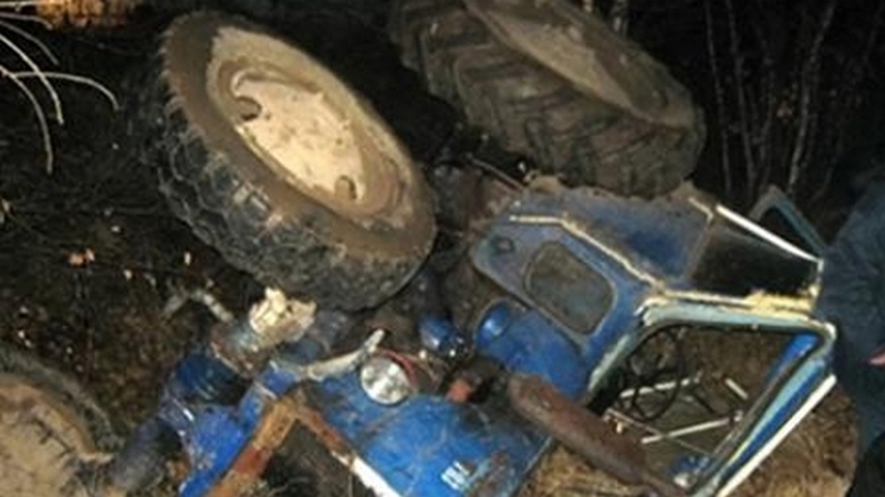 У Матиясово погиб тракторист – трактор перевернулся 1