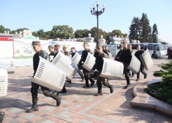 Под Радой митинг перекрыл движение