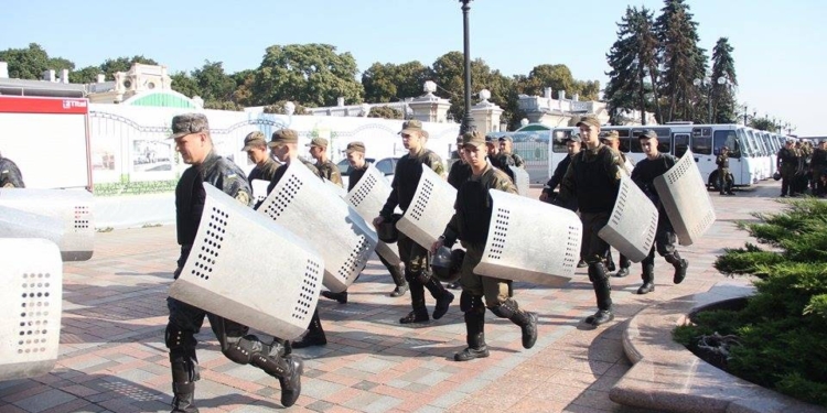Под Радой митинг перекрыл движение