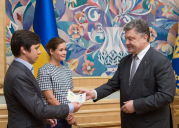 Президент предоставил гражданство Украины Марии Гайдар и Владимиру Федорину. Гайдар извинилась