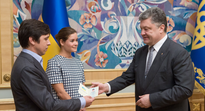 Президент предоставил гражданство Украины Марии Гайдар и Владимиру Федорину. Гайдар извинилась