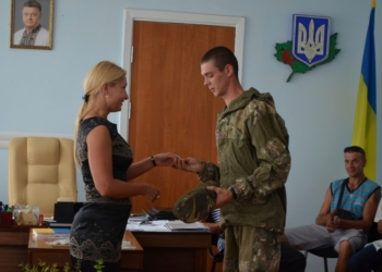 25 участников АТО из Веселиновского района получили соответствующие нагрудные знаки