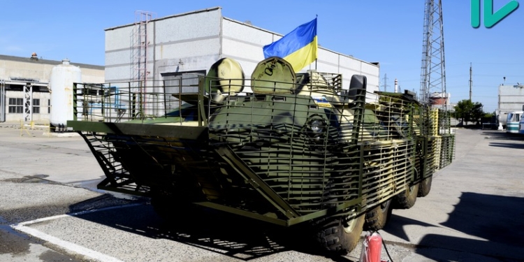 Южноукраинские волонтеры-атомщики и БФ «Миротворець» модернизировали для 79-й НОАМБр БТР-70