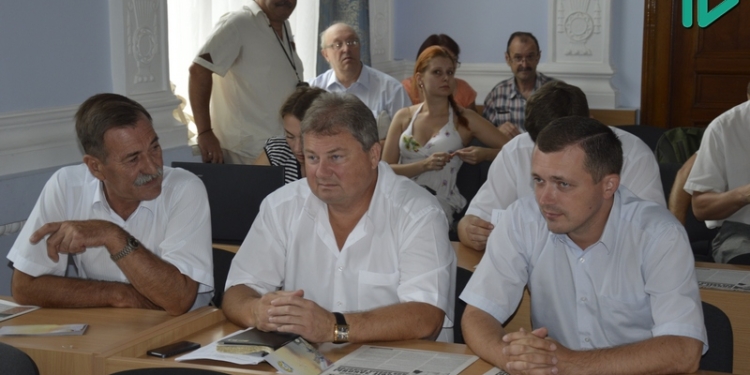 Николаевские депутаты с третьего раза дали согласие принять ЦИК аэропорта в собственность города