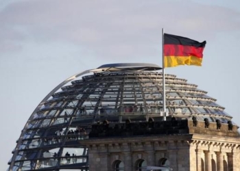 Из-за экстремальной жары стеклянный купол Рейхстага закрыли для посетителей