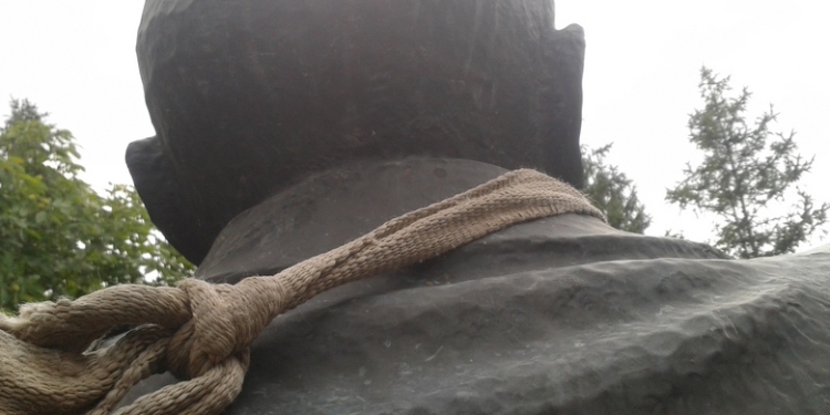 Декоммунизация на Николаевщине: Лысая гора теперь без обоих Лениных