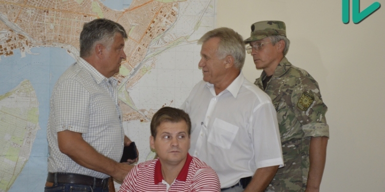 В Николаевском горсовете прямо на заседании земельной комиссии двум депутатам вручили повестки