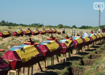 Под Запорожьем похоронили 57 безымянных солдат. Через год после гибели