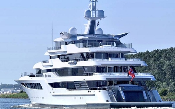 Медведчук купил яхту за 180 млн. евро. Вопрос: откуда деньги?