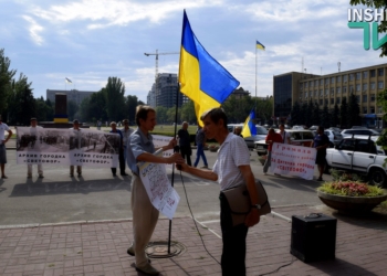 Пикетный винегрет: около 30-ти общественников пришли под горсовет протестовать против общественных и личных проблем