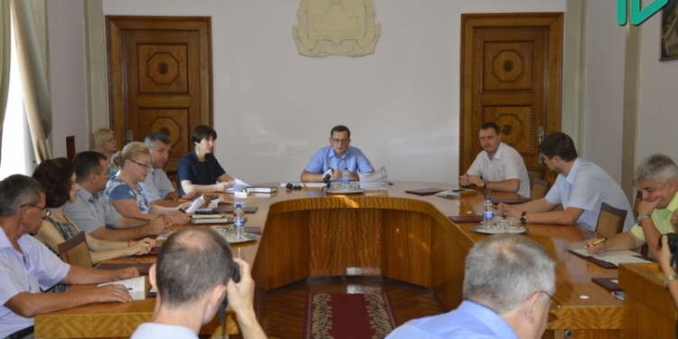 Шантаж николаевских предпринимателей подействовал: исполком узаконил «позвонишки» на улице Советской