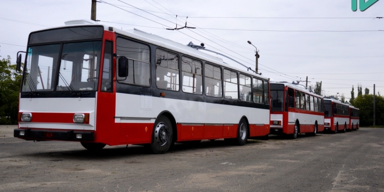 Новое – это хорошо забытое старое: николаевцев бесплатно прокатили на б/ушном троллейбусе Skoda из Чехии