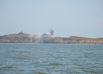 На острове Березань нашли крупнокалиберный снаряд. Там и взорвали
