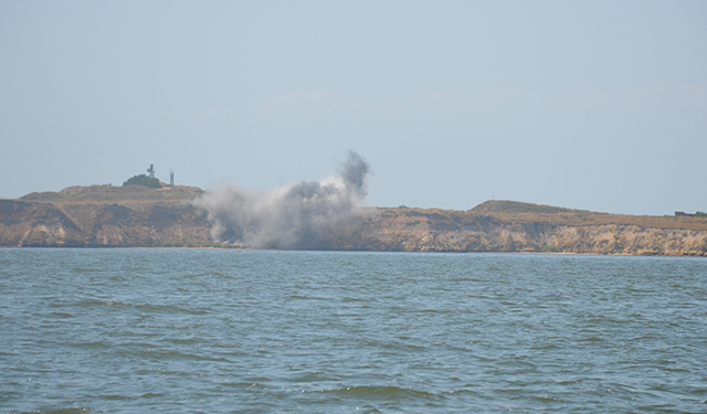 На острове Березань нашли крупнокалиберный снаряд. Там и взорвали