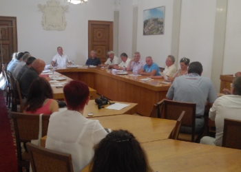 Завтра николаевские депутаты могут согласиться принять ЦИК аэропорта в собственность города