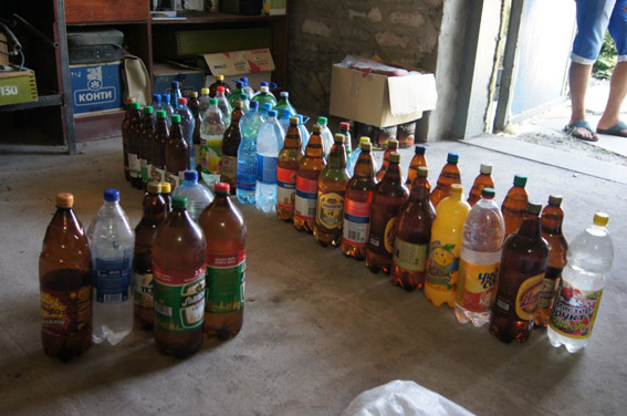 «Надомный труд»: два жителя Снигиревского района «наладили производство» фальсифицированной водки