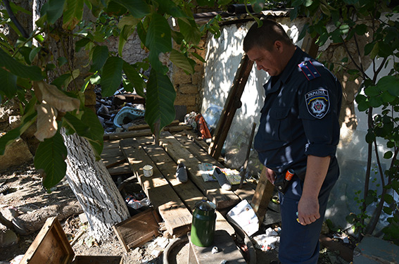 Родная кровиночка: в Николаеве внучка обворовывала деда, а украденную технику сдавала в ломбард