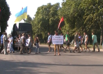 Вчера в Первомайске “Правый Сектор” и “Батьківщина” полчаса перекрывали дорогу