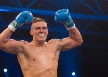 Александр Усик нокаутировал Джонни Мюллера