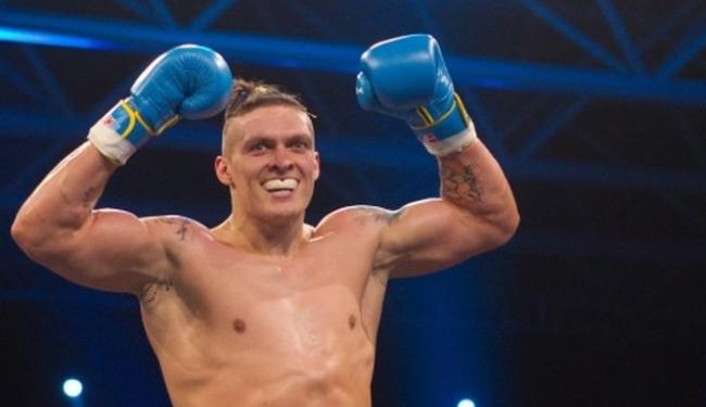 Александр Усик нокаутировал Джонни Мюллера