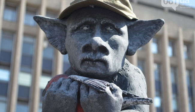 В Запорожье открыт памятник “скорбящему по снегирям” русскому миру