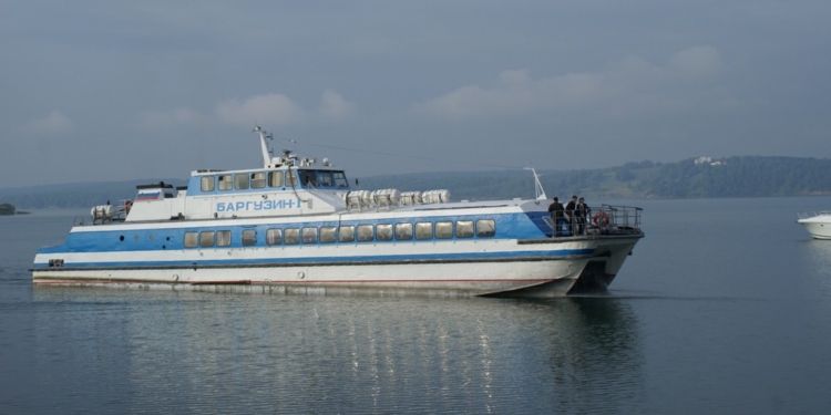 В РФ на Байкале загорелся теплоход со 120-ю пассажирами