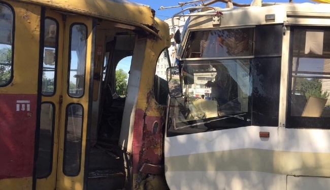 В Харькове лоб в лоб столкнулись два трамвая, пострадали 15 человек