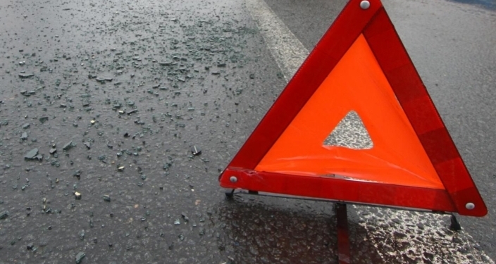 Ночное ДТП. MAN врезался в стоящий на обочине Renault