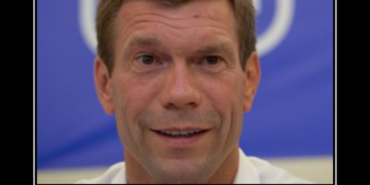 У Царева в Крыму угнали бронированный внедорожник