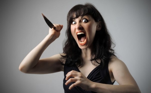 Гостеприимная хозяйка: на Николаевщине 22-летняя мать троих детей пырнула ножом сожителя, который поругался с гостем