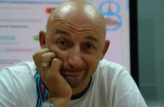 Мочанов: Мы думаем, по Донецку ходят заросшие люди с пулеметами, сплошь чечены и зомби с криками “Путин, помоги!”. Это не так