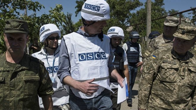 ОБСЕ: стороны конфликта в Украине забирают вооружение из хранилищ