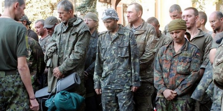 «ДНР» передала 12 украинских военнопленных, но один из них отказался от обмена