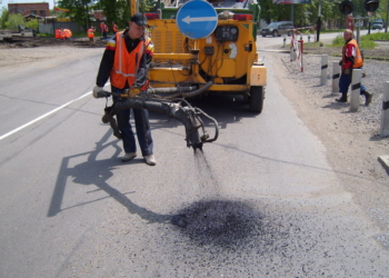 Деньги автомобилистов пошли на неправильный ремонт дорог Украины – эксперты