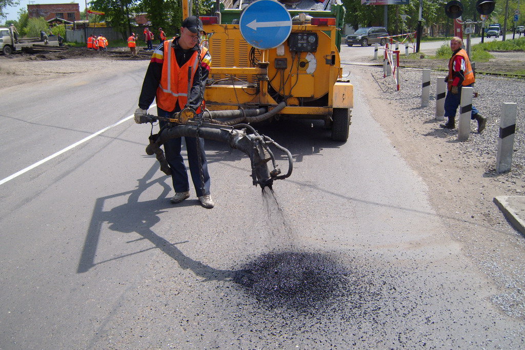 Деньги автомобилистов пошли на неправильный ремонт дорог Украины - эксперты 1
